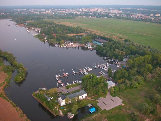 Cezary Skórka - Widok z lotu ptaka - W oddali po lewej widać Dąbie